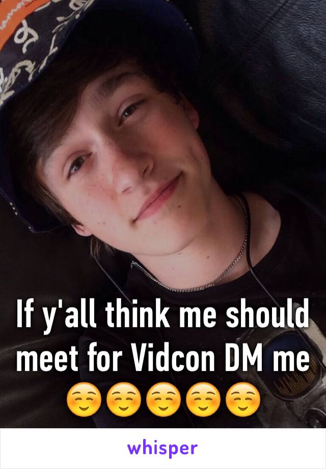 If y'all think me should meet for Vidcon DM me ☺️☺️☺️☺️☺️