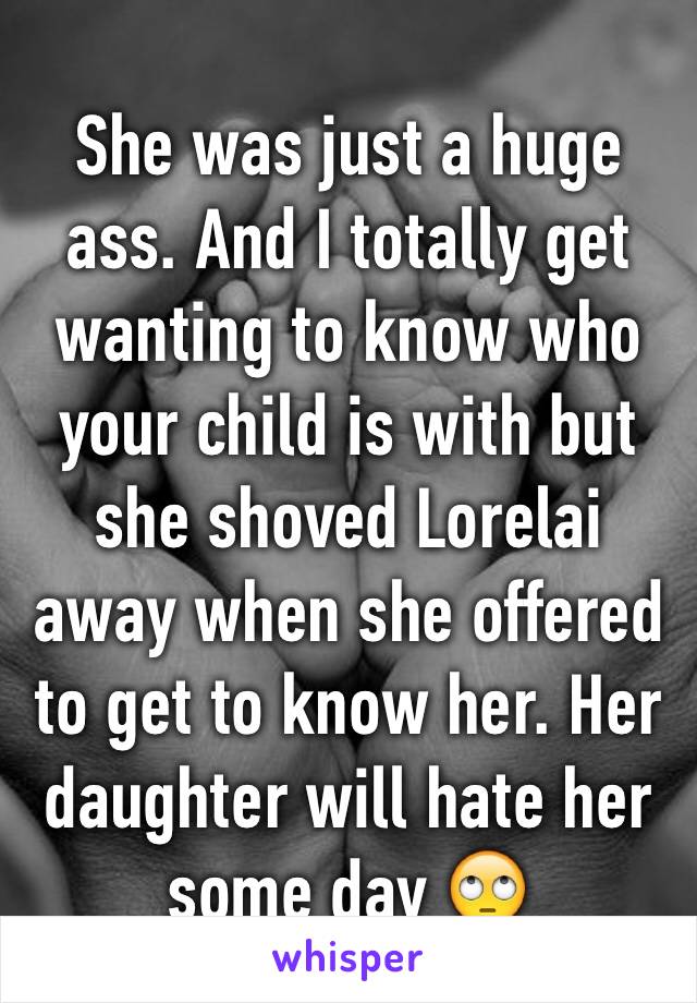 She was just a huge ass. And I totally get wanting to know who your child is with but she shoved Lorelai away when she offered to get to know her. Her daughter will hate her some day 🙄