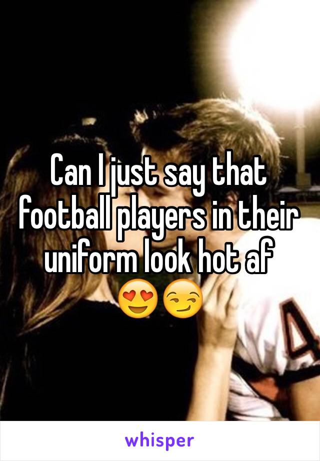 Can I just say that football players in their uniform look hot af     😍😏