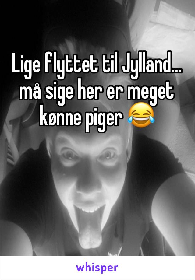 Lige flyttet til Jylland... må sige her er meget kønne piger 😂