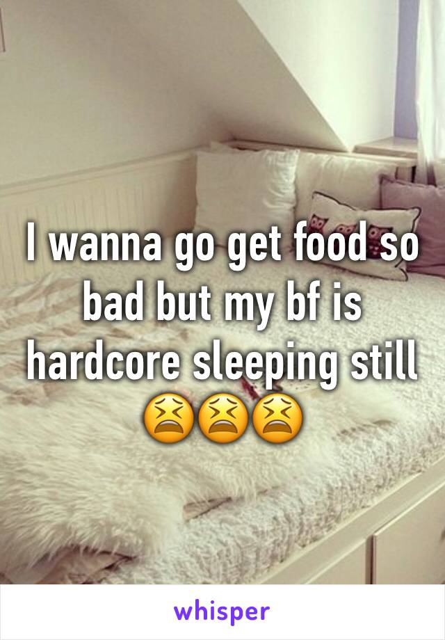 I wanna go get food so bad but my bf is hardcore sleeping still 
😫😫😫