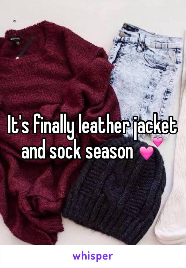 It's finally leather jacket and sock season 💕