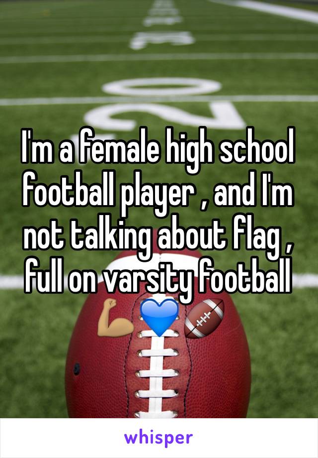 I'm a female high school football player , and I'm not talking about flag , full on varsity football 💪🏽💙🏈