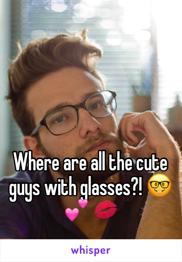 Where are all the cute guys with glasses?! 🤓💕 💋
