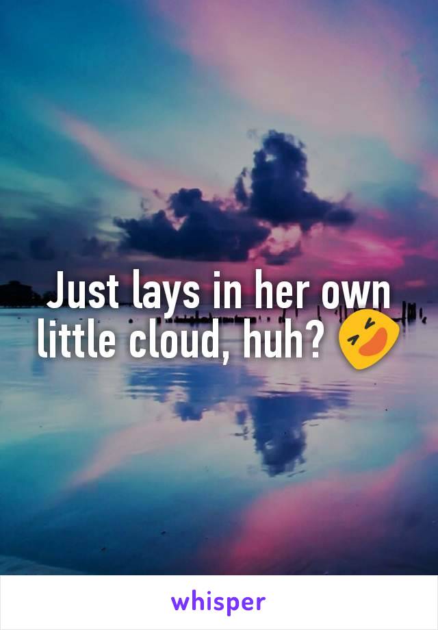 Just lays in her own little cloud, huh? 🤣