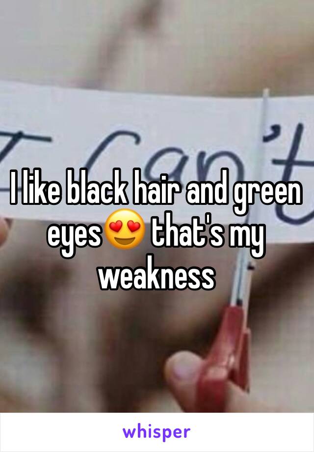 I like black hair and green eyes😍 that's my weakness 