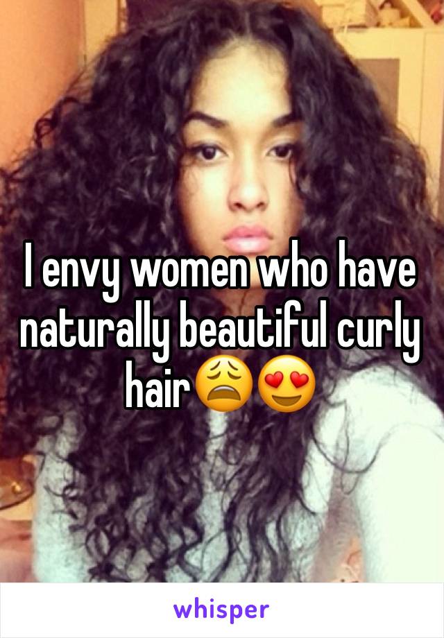 I envy women who have naturally beautiful curly hair😩😍