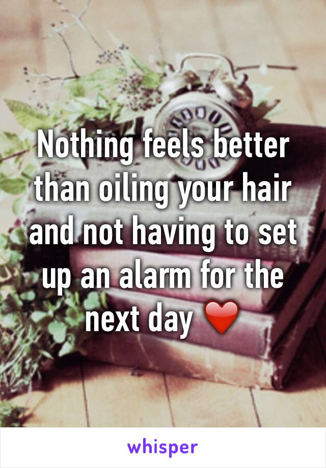 Nothing feels better than oiling your hair and not having to set up an alarm for the next day ❤️
