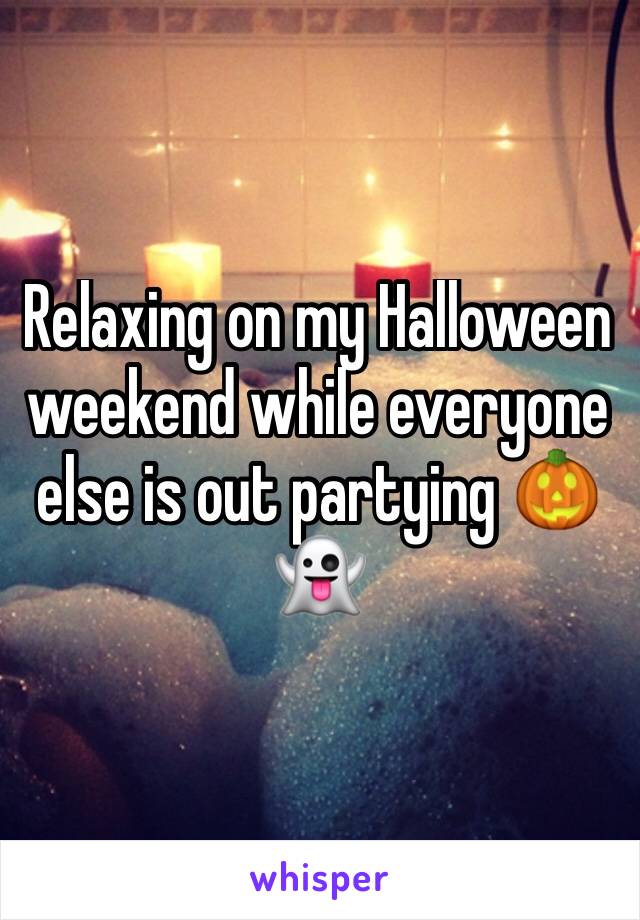 Relaxing on my Halloween weekend while everyone else is out partying 🎃👻