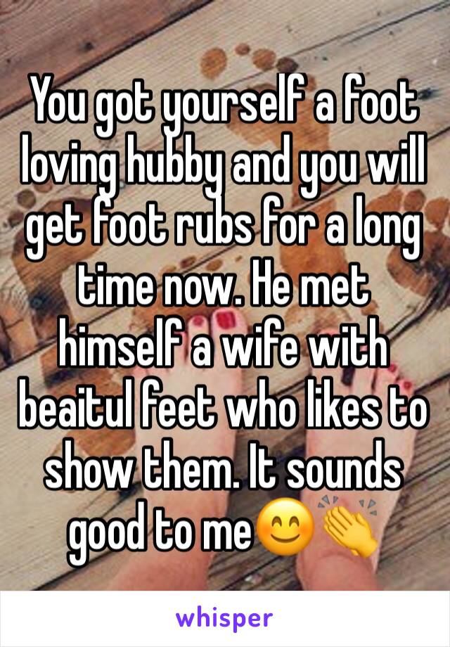 You got yourself a foot loving hubby and you will get foot rubs for a long time now. He met himself a wife with beaitul feet who likes to show them. It sounds good to me😊👏