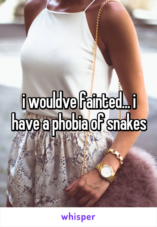 i wouldve fainted... i have a phobia of snakes