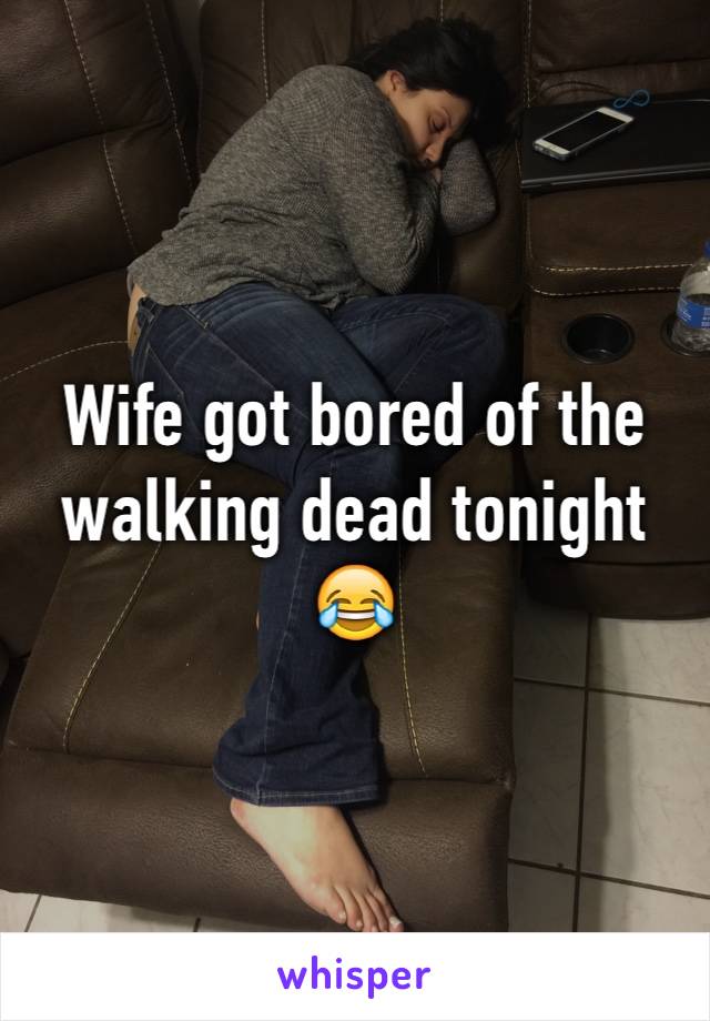 Wife got bored of the walking dead tonight 😂