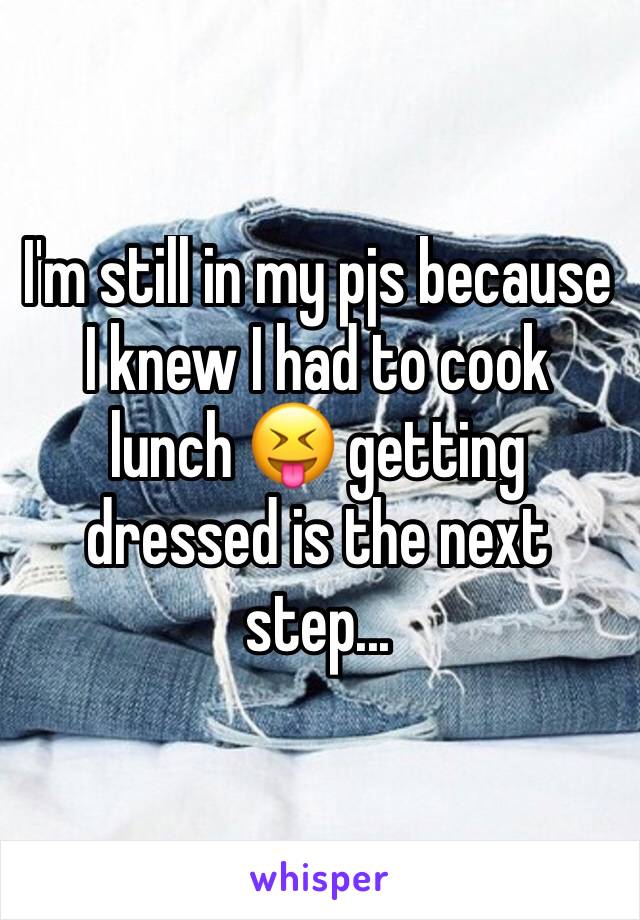 I'm still in my pjs because I knew I had to cook lunch 😝 getting dressed is the next step...