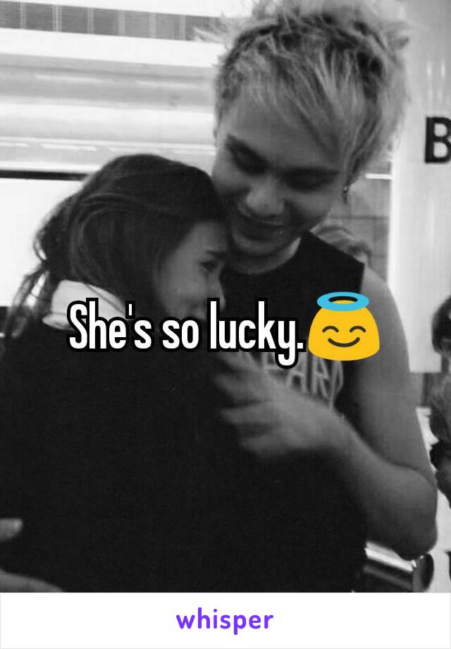 She's so lucky.😇
