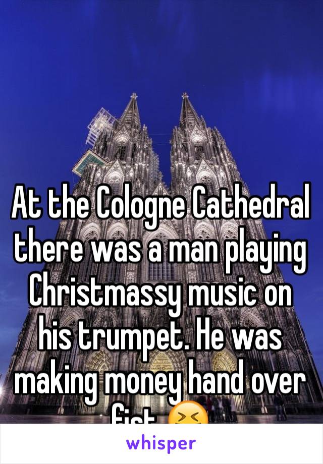 



At the Cologne Cathedral there was a man playing Christmassy music on his trumpet. He was making money hand over fist 😆