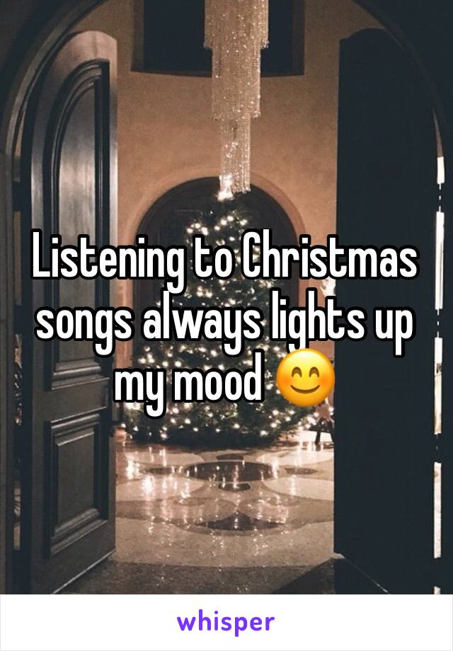 Listening to Christmas songs always lights up my mood 😊