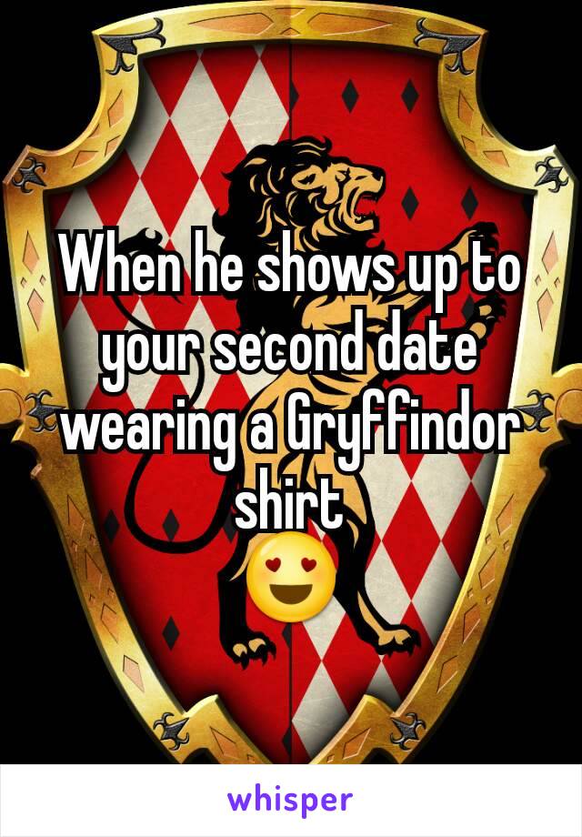 When he shows up to your second date wearing a Gryffindor shirt
😍