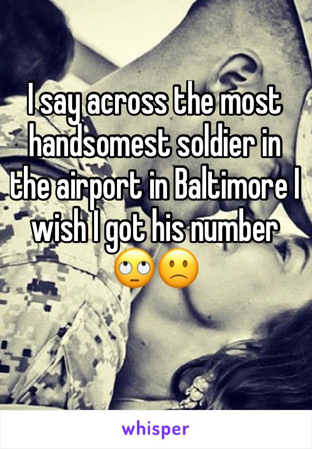I say across the most handsomest soldier in the airport in Baltimore I wish I got his number 🙄🙁