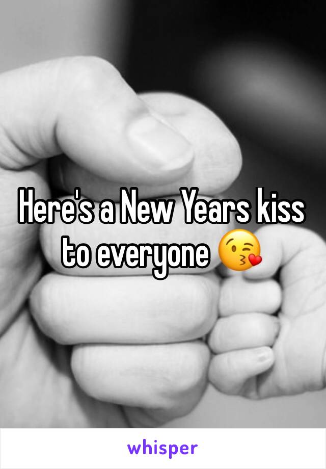 Here's a New Years kiss to everyone 😘