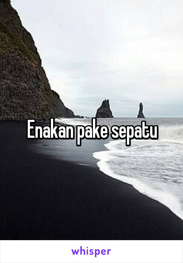 Enakan pake sepatu