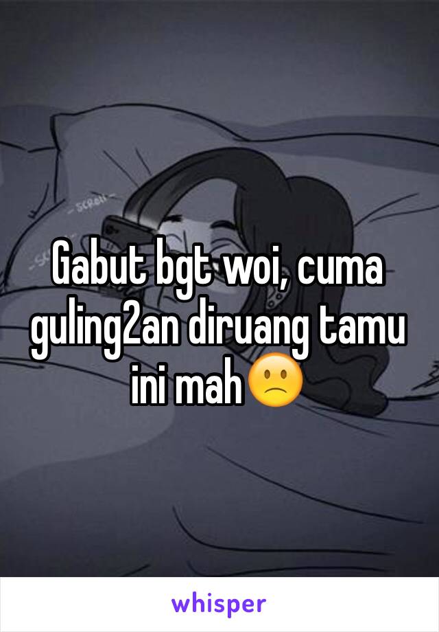 Gabut bgt woi, cuma guling2an diruang tamu ini mah🙁