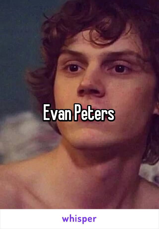 Evan Peters 