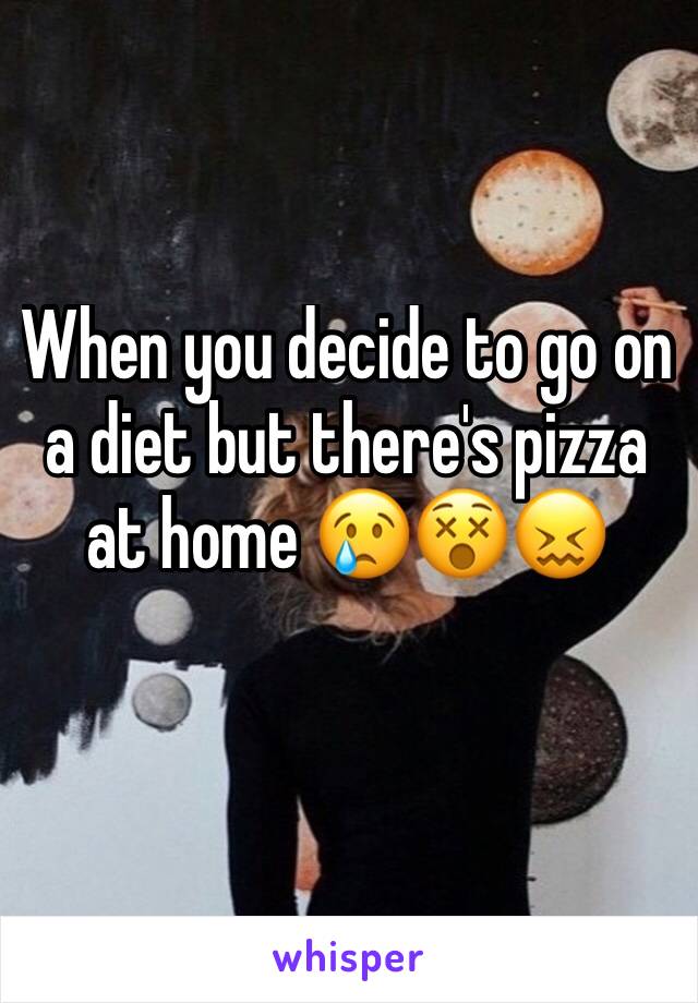 When you decide to go on a diet but there's pizza at home 😢😵😖