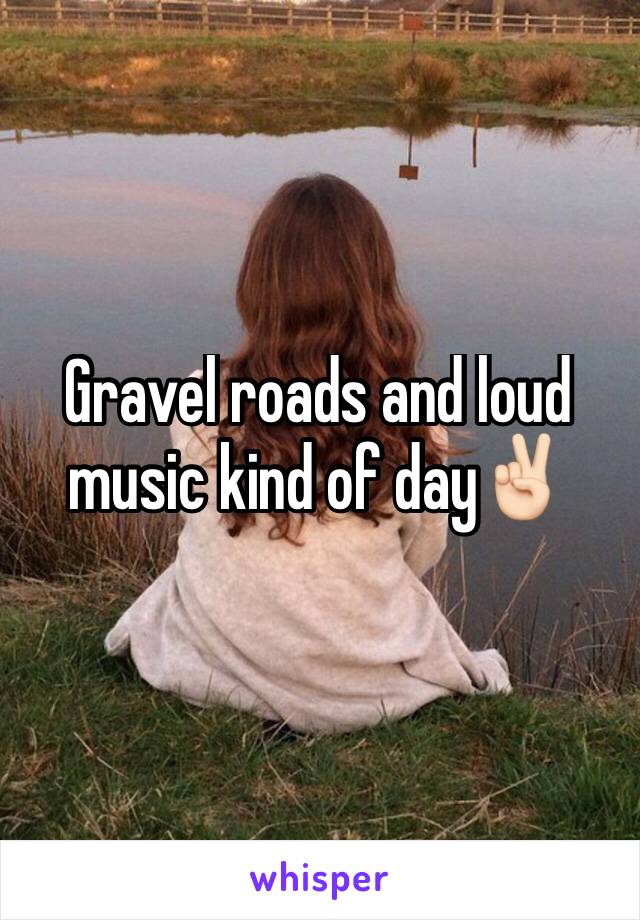 Gravel roads and loud music kind of day✌🏻️