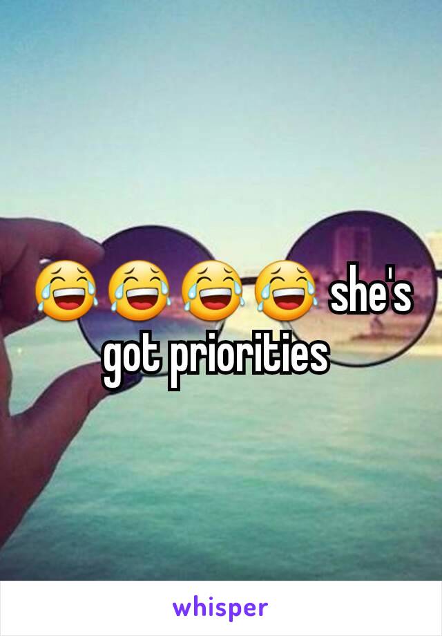 😂😂😂😂 she's got priorities 