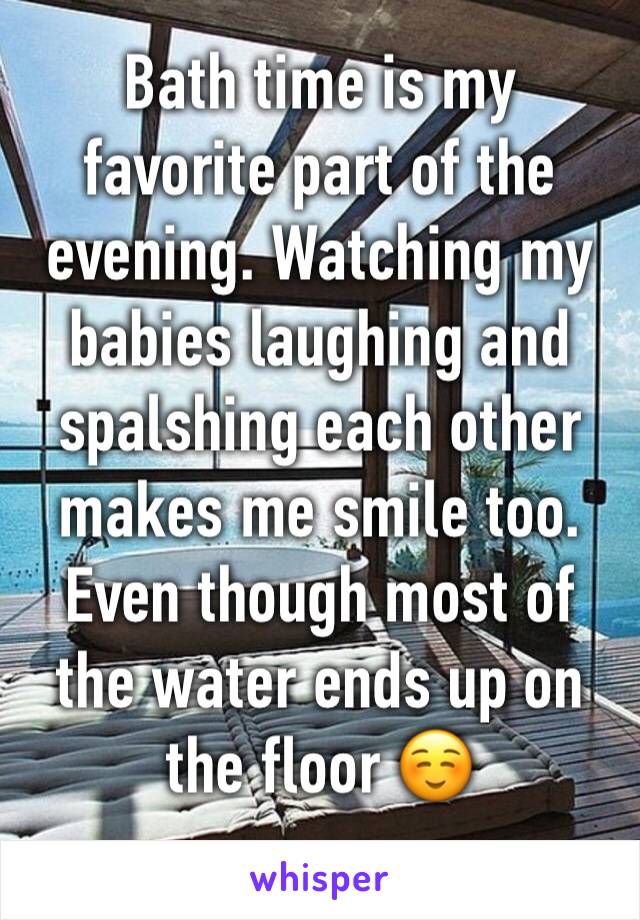 Bath time is my favorite part of the evening. Watching my babies laughing and spalshing each other makes me smile too. Even though most of the water ends up on the floor ☺️