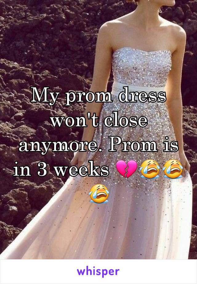 My prom dress won't close anymore. Prom is in 3 weeks 💔😭😭😭