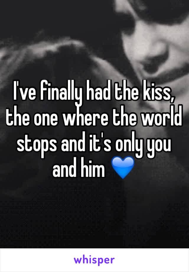 I've finally had the kiss, the one where the world stops and it's only you and him 💙