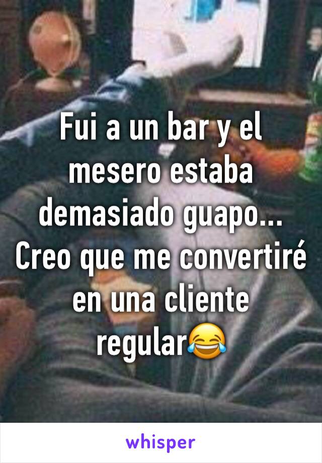 Fui a un bar y el mesero estaba demasiado guapo... Creo que me convertiré en una cliente regular😂