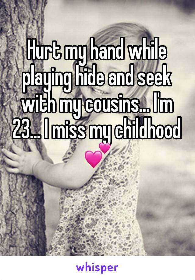 Hurt my hand while playing hide and seek with my cousins... I'm 23... I miss my childhood 💕