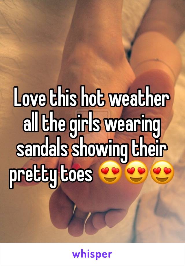Love this hot weather all the girls wearing sandals showing their pretty toes 😍😍😍
