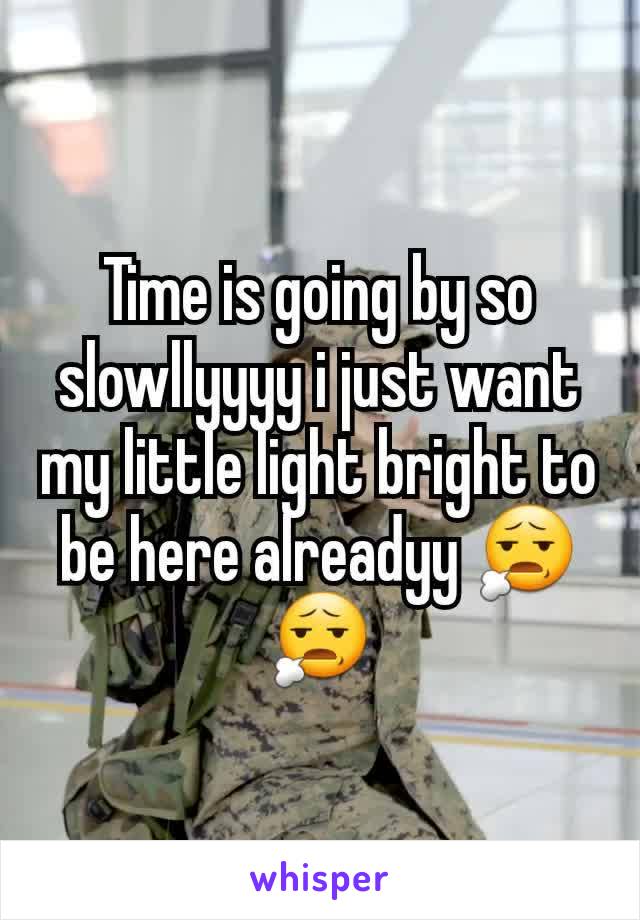 Time is going by so slowllyyyy i just want my little light bright to be here alreadyy 😧😧