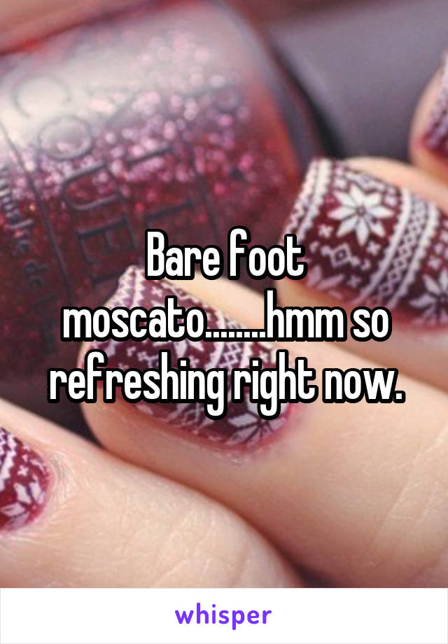 Bare foot moscato........hmm so refreshing right now.