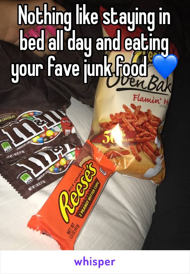 Nothing like staying in bed all day and eating your fave junk food 💙