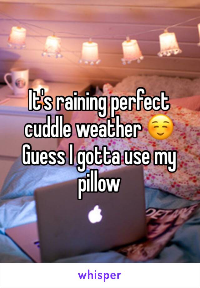 It's raining perfect cuddle weather ☺️ Guess I gotta use my pillow