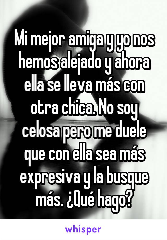 Mi mejor amiga y yo nos hemos alejado y ahora ella se lleva más con otra chica. No soy celosa pero me duele que con ella sea más expresiva y la busque más. ¿Qué hago?