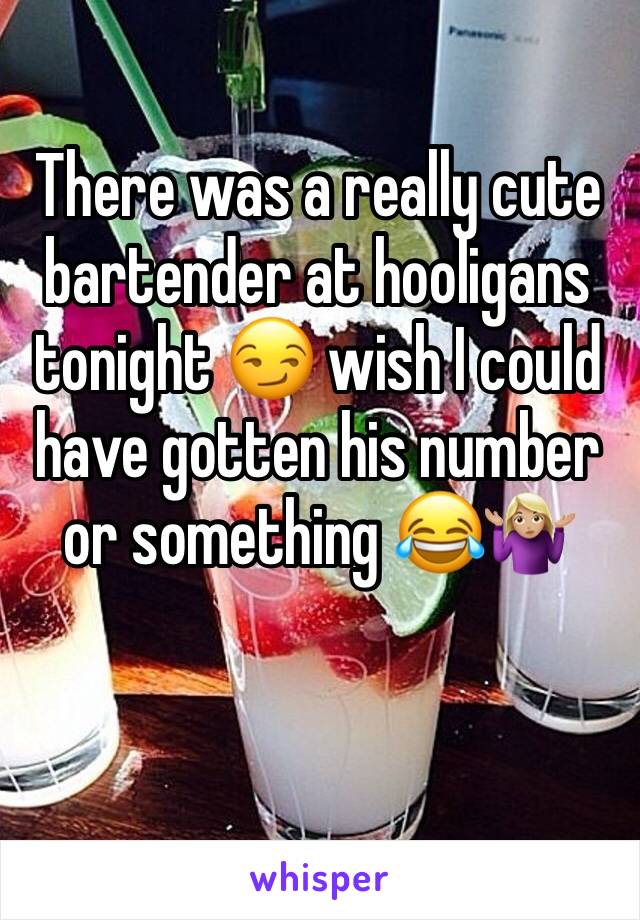 There was a really cute bartender at hooligans tonight 😏 wish I could have gotten his number or something 😂🤷🏼‍♀️