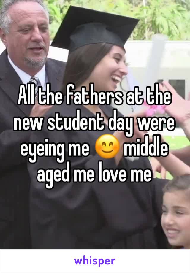 All the fathers at the new student day were eyeing me 😊 middle aged me love me 