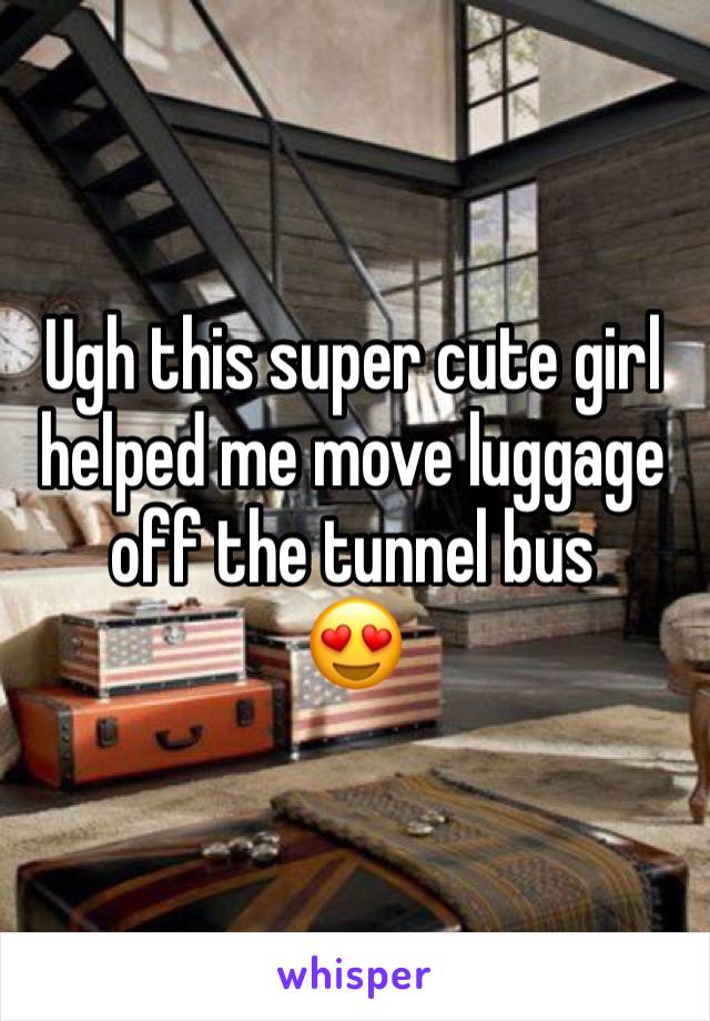 Ugh this super cute girl helped me move luggage off the tunnel bus
😍