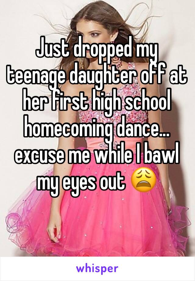 Just dropped my teenage daughter off at her first high school homecoming dance...
excuse me while I bawl my eyes out 😩