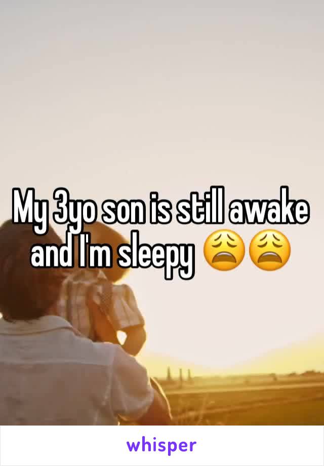 My 3yo son is still awake and I'm sleepy 😩😩