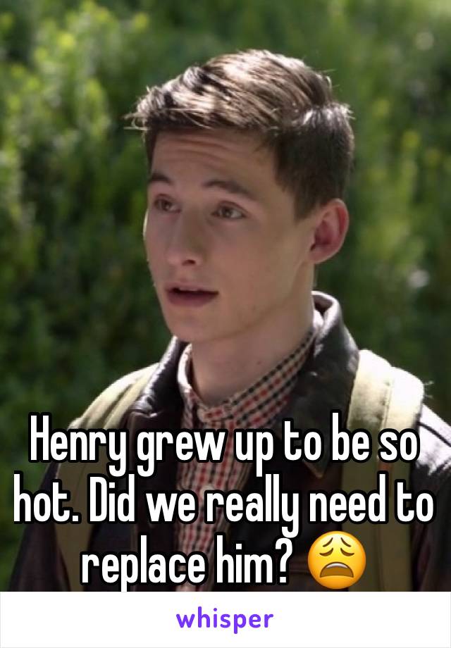 





Henry grew up to be so hot. Did we really need to replace him? 😩