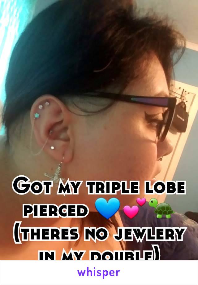 Got my triple lobe pierced 💙💕🐢 (theres no jewlery in my double)