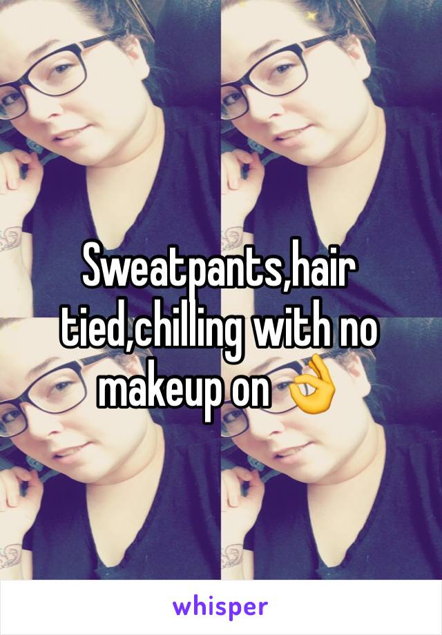 Sweatpants,hair tied,chilling with no makeup on 👌