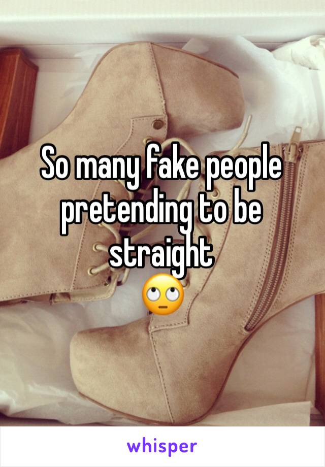 So many fake people pretending to be straight
🙄
