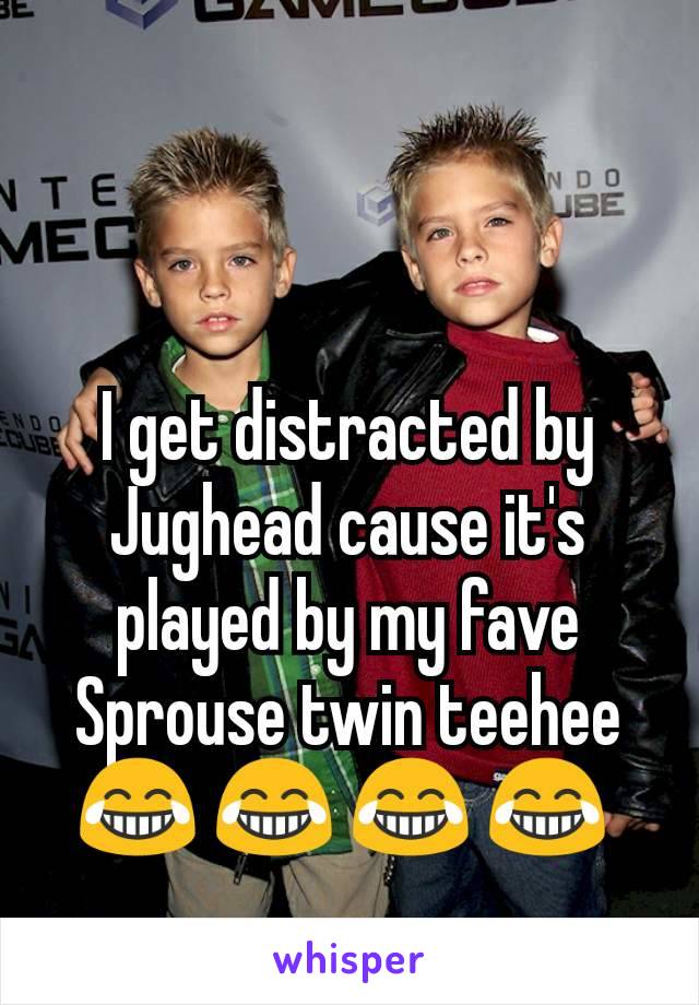 I get distracted by Jughead cause it's played by my fave Sprouse twin teehee 😂 😂 😂 😂 